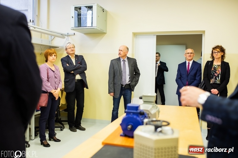 Zdjęcie w galerii na portalu naszraciborz.pl: W raciborskim Mechaniku otwarto nowe pracownie zawodowe wiadomości z regionu