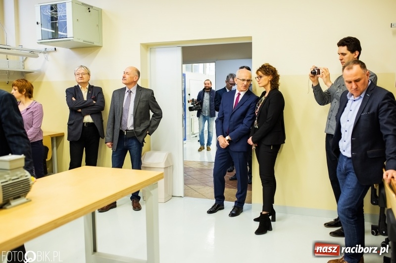 Zdjęcie w galerii na portalu naszraciborz.pl: W raciborskim Mechaniku otwarto nowe pracownie zawodowe wiadomości z regionu