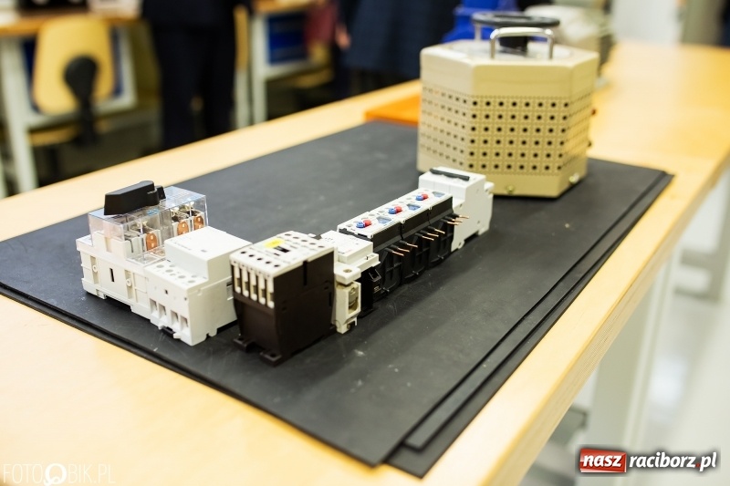 Zdjęcie w galerii na portalu naszraciborz.pl: W raciborskim Mechaniku otwarto nowe pracownie zawodowe wiadomości z regionu