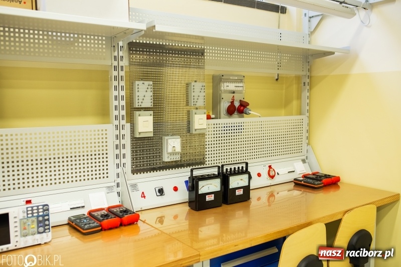 Zdjęcie w galerii na portalu naszraciborz.pl: W raciborskim Mechaniku otwarto nowe pracownie zawodowe wiadomości z regionu