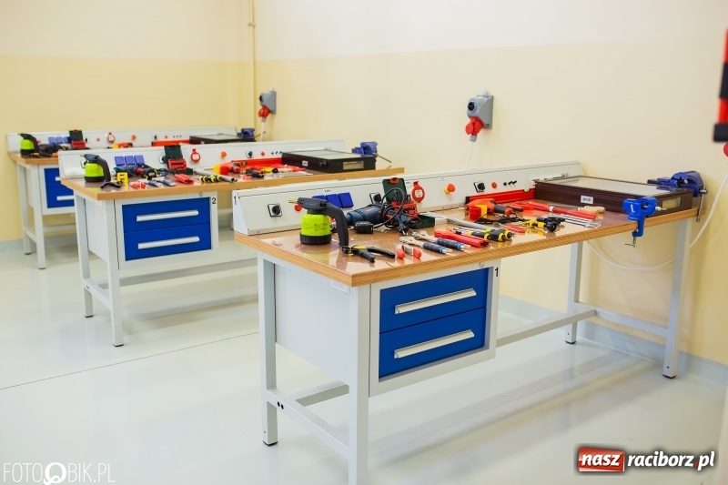 Zdjęcie w galerii na portalu naszraciborz.pl: W raciborskim Mechaniku otwarto nowe pracownie zawodowe wiadomości z regionu