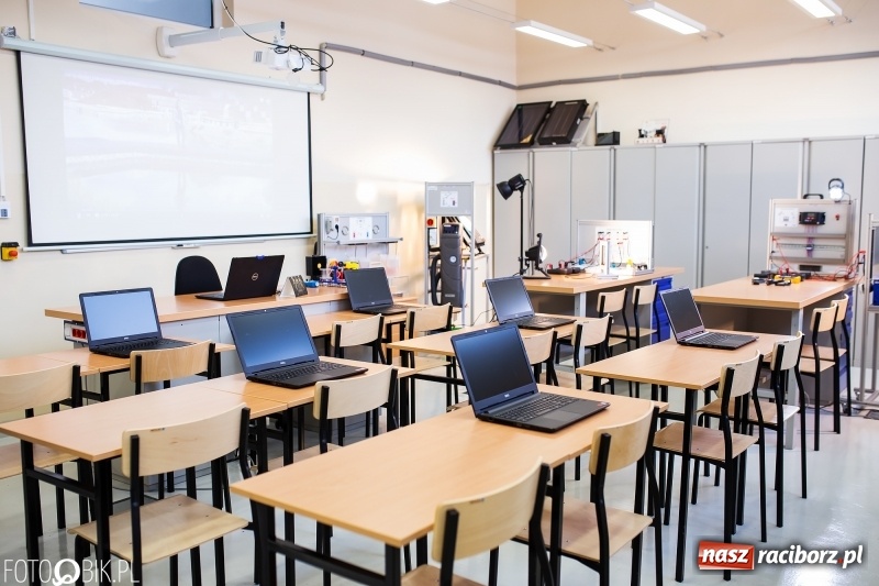 Zdjęcie w galerii na portalu naszraciborz.pl: W raciborskim Mechaniku otwarto nowe pracownie zawodowe wiadomości z regionu