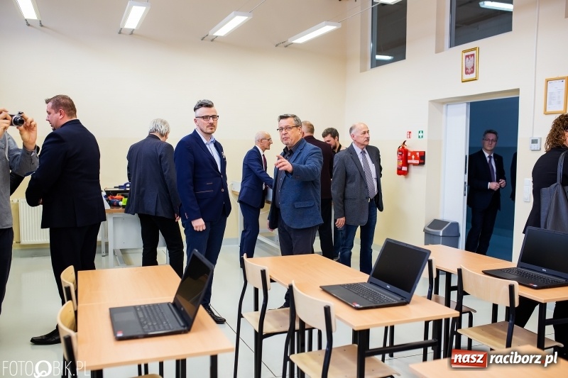 Zdjęcie w galerii na portalu naszraciborz.pl: W raciborskim Mechaniku otwarto nowe pracownie zawodowe wiadomości z regionu
