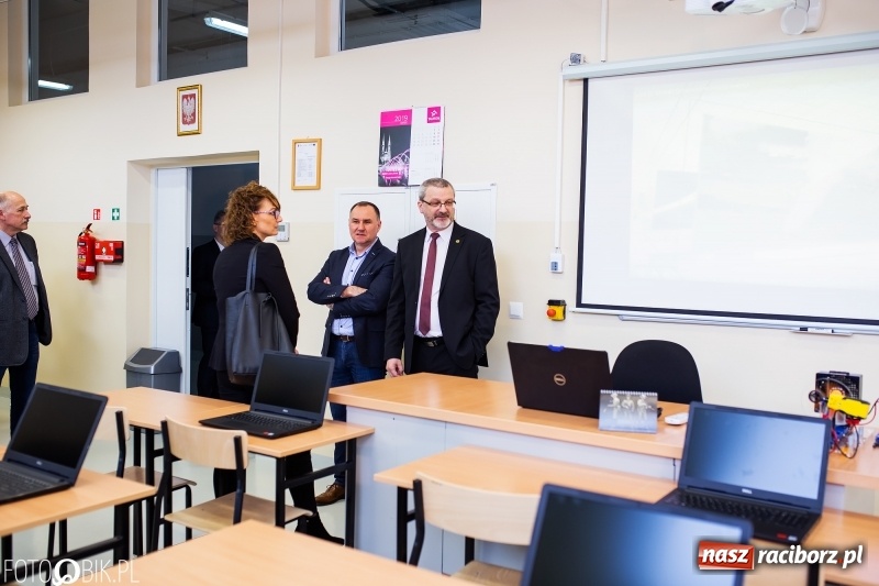 Zdjęcie w galerii na portalu naszraciborz.pl: W raciborskim Mechaniku otwarto nowe pracownie zawodowe wiadomości z regionu