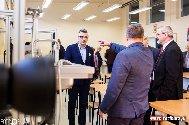 Zdjęcie w galerii na portalu naszraciborz.pl: W raciborskim Mechaniku otwarto nowe pracownie zawodowe wiadomości z regionu