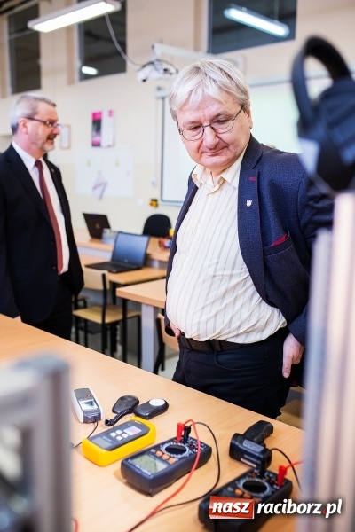 Zdjęcie w galerii na portalu naszraciborz.pl: W raciborskim Mechaniku otwarto nowe pracownie zawodowe wiadomości z regionu