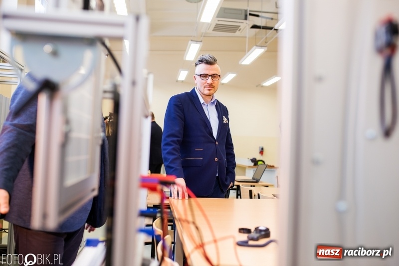 Zdjęcie w galerii na portalu naszraciborz.pl: W raciborskim Mechaniku otwarto nowe pracownie zawodowe wiadomości z regionu