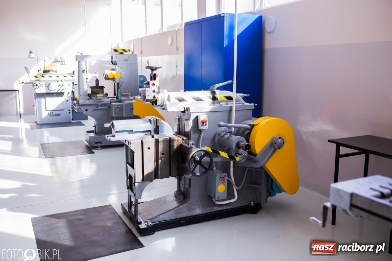 Zdjęcie w galerii na portalu naszraciborz.pl: W raciborskim Mechaniku otwarto nowe pracownie zawodowe wiadomości z regionu
