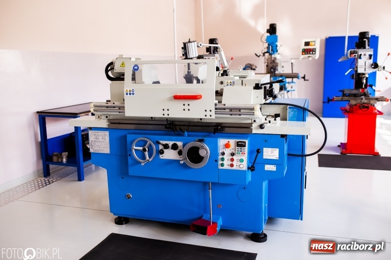 Zdjęcie w galerii na portalu naszraciborz.pl: W raciborskim Mechaniku otwarto nowe pracownie zawodowe wiadomości z regionu