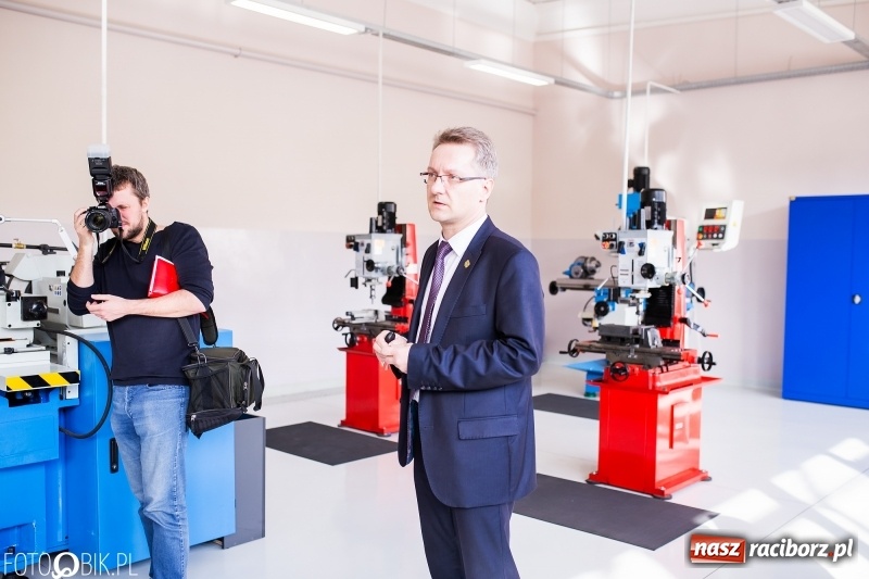 Zdjęcie w galerii na portalu naszraciborz.pl: W raciborskim Mechaniku otwarto nowe pracownie zawodowe wiadomości z regionu