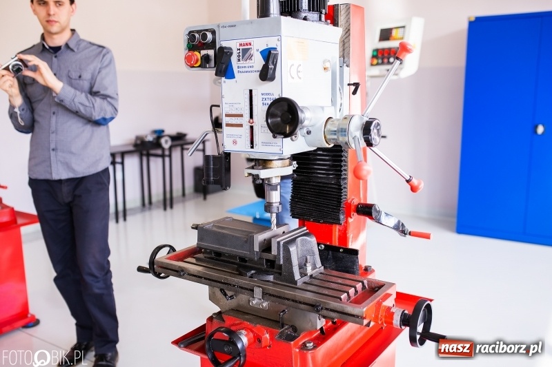 Zdjęcie w galerii na portalu naszraciborz.pl: W raciborskim Mechaniku otwarto nowe pracownie zawodowe wiadomości z regionu