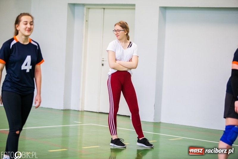 Zdjęcie w galerii na portalu naszraciborz.pl: Siatkarki SP 18 najlepsze w miejskich finałach wiadomości z regionu