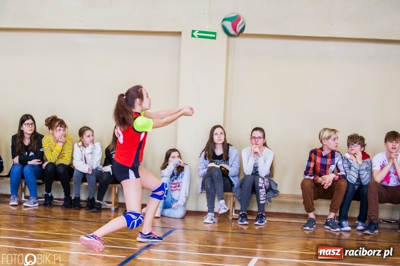 Zdjęcie w galerii na portalu naszraciborz.pl: Siatkarki SP 18 najlepsze w miejskich finałach wiadomości z regionu