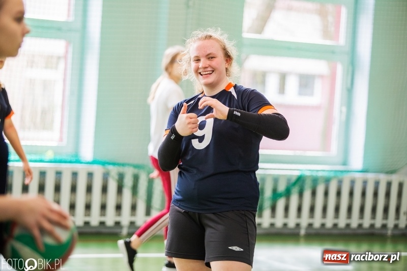 Zdjęcie w galerii na portalu naszraciborz.pl: Siatkarki SP 18 najlepsze w miejskich finałach wiadomości z regionu