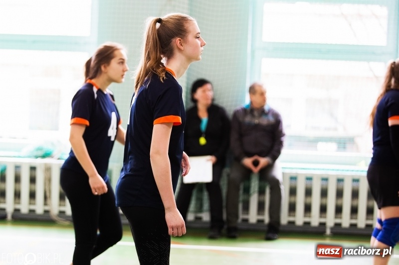 Zdjęcie w galerii na portalu naszraciborz.pl: Siatkarki SP 18 najlepsze w miejskich finałach wiadomości z regionu
