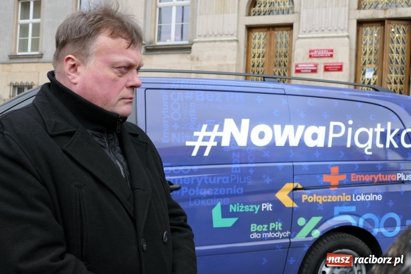 Zdjęcie w galerii na portalu naszraciborz.pl: Busy Nowej Piątki ruszyły w teren. Także na Śląsku wiadomości z regionu