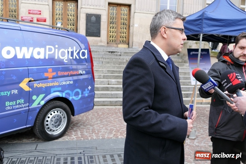 Zdjęcie w galerii na portalu naszraciborz.pl: Busy Nowej Piątki ruszyły w teren. Także na Śląsku wiadomości z regionu