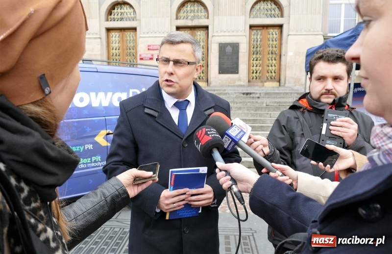 Zdjęcie w galerii na portalu naszraciborz.pl: Busy Nowej Piątki ruszyły w teren. Także na Śląsku wiadomości z regionu