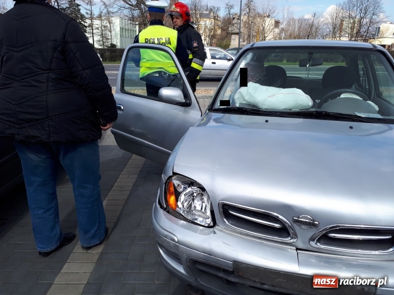 Zdjęcie w galerii na portalu naszraciborz.pl: Warto uważać. Zderzenie na moście  wiadomości z regionu