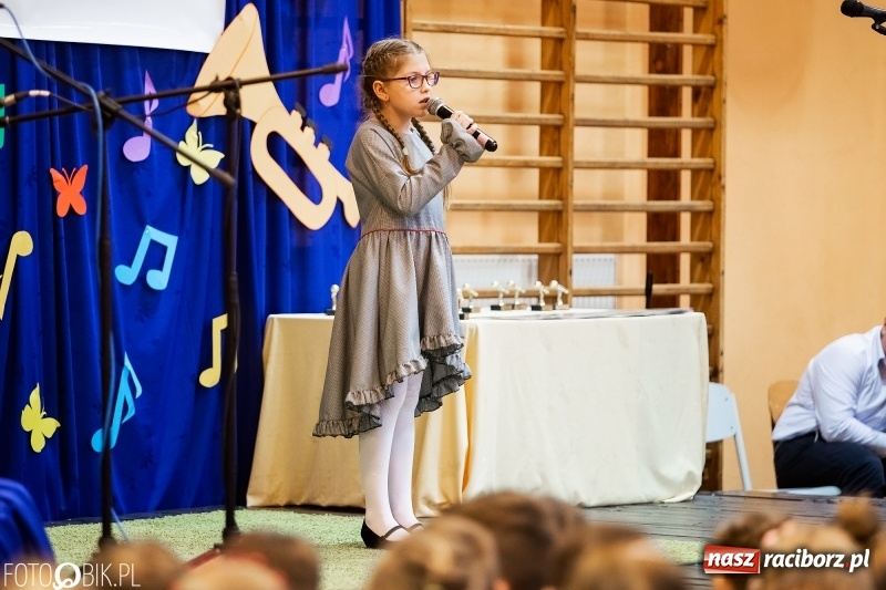 Zdjęcie w galerii na portalu naszraciborz.pl: II Powiatowy Festiwal Piosenki Turystycznej, Harcerskiej i Patriotycznej w Krzanowicach wiadomości z regionu