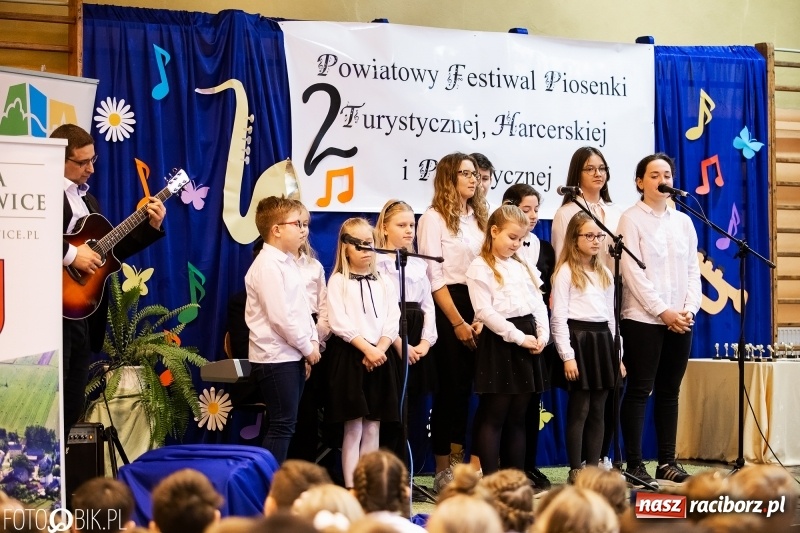 Zdjęcie w galerii na portalu naszraciborz.pl: II Powiatowy Festiwal Piosenki Turystycznej, Harcerskiej i Patriotycznej w Krzanowicach wiadomości z regionu