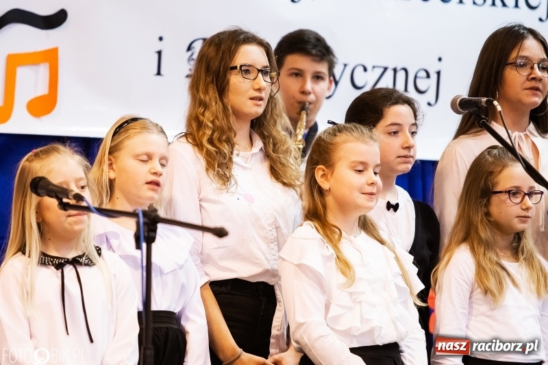 Zdjęcie w galerii na portalu naszraciborz.pl: II Powiatowy Festiwal Piosenki Turystycznej, Harcerskiej i Patriotycznej w Krzanowicach wiadomości z regionu