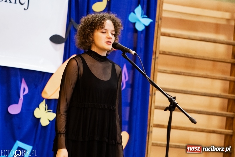 Zdjęcie w galerii na portalu naszraciborz.pl: II Powiatowy Festiwal Piosenki Turystycznej, Harcerskiej i Patriotycznej w Krzanowicach wiadomości z regionu