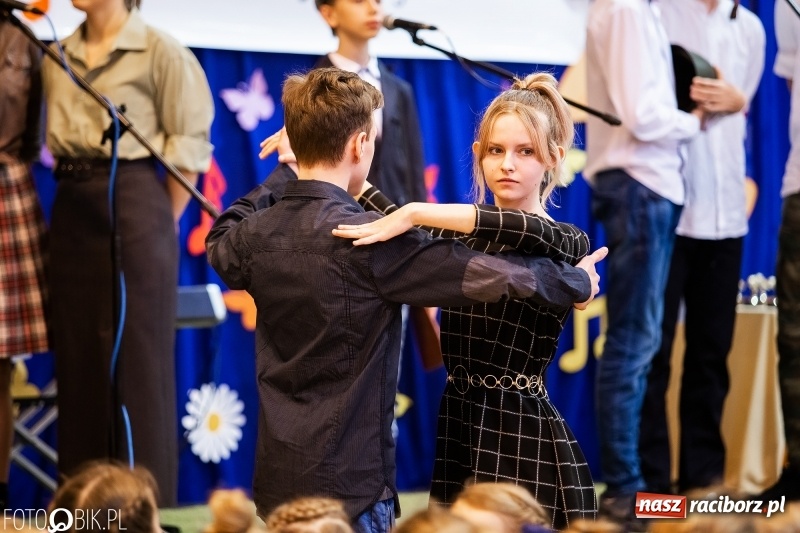 Zdjęcie w galerii na portalu naszraciborz.pl: II Powiatowy Festiwal Piosenki Turystycznej, Harcerskiej i Patriotycznej w Krzanowicach wiadomości z regionu