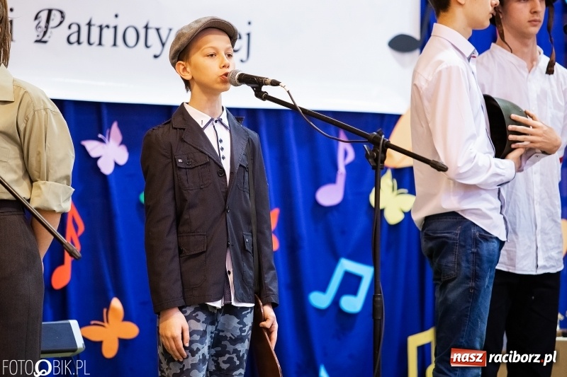 Zdjęcie w galerii na portalu naszraciborz.pl: II Powiatowy Festiwal Piosenki Turystycznej, Harcerskiej i Patriotycznej w Krzanowicach wiadomości z regionu