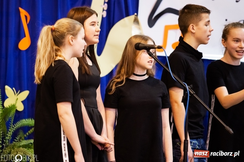 Zdjęcie w galerii na portalu naszraciborz.pl: II Powiatowy Festiwal Piosenki Turystycznej, Harcerskiej i Patriotycznej w Krzanowicach wiadomości z regionu