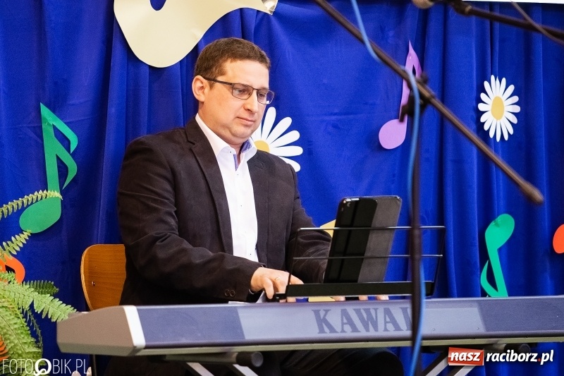 Zdjęcie w galerii na portalu naszraciborz.pl: II Powiatowy Festiwal Piosenki Turystycznej, Harcerskiej i Patriotycznej w Krzanowicach wiadomości z regionu