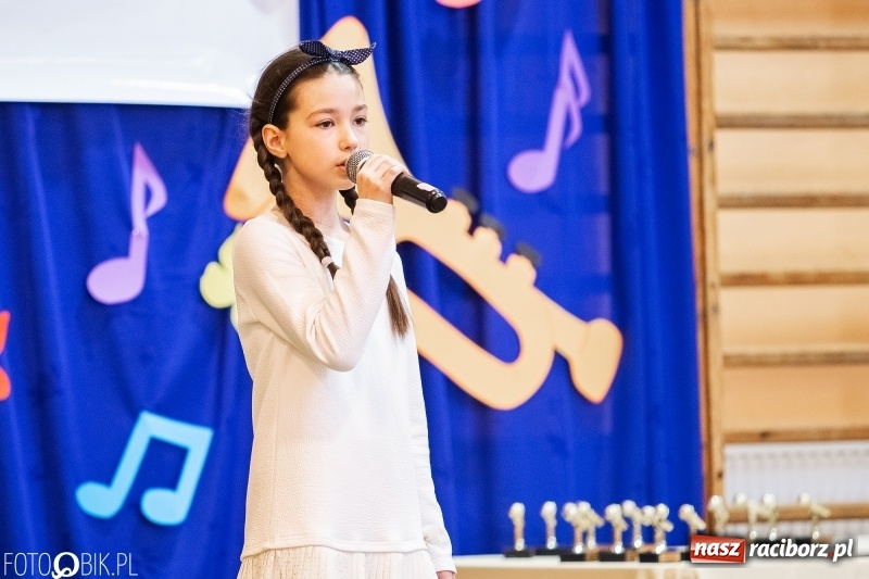 Zdjęcie w galerii na portalu naszraciborz.pl: II Powiatowy Festiwal Piosenki Turystycznej, Harcerskiej i Patriotycznej w Krzanowicach wiadomości z regionu