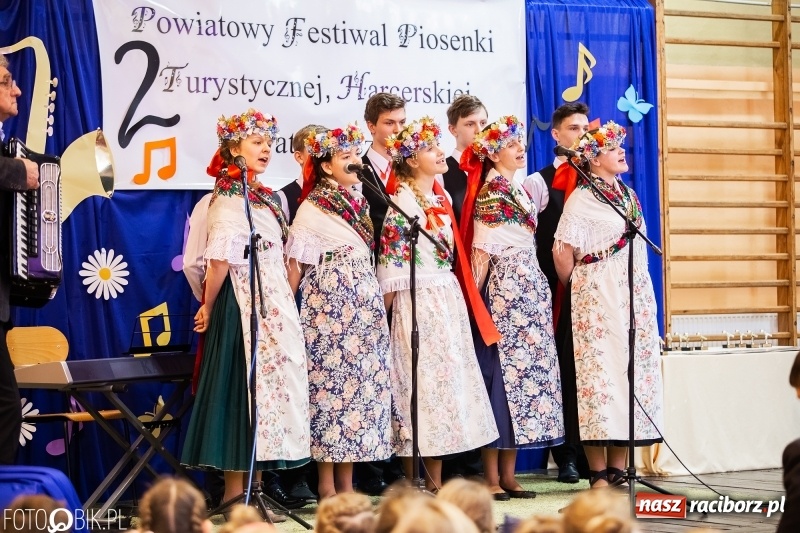 Zdjęcie w galerii na portalu naszraciborz.pl: II Powiatowy Festiwal Piosenki Turystycznej, Harcerskiej i Patriotycznej w Krzanowicach wiadomości z regionu