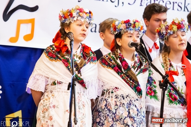 Zdjęcie w galerii na portalu naszraciborz.pl: II Powiatowy Festiwal Piosenki Turystycznej, Harcerskiej i Patriotycznej w Krzanowicach wiadomości z regionu