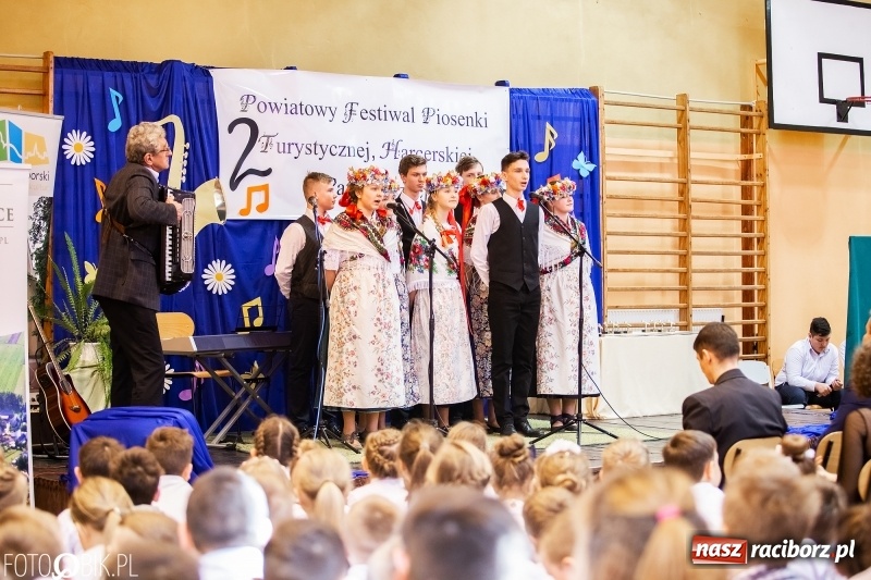 Zdjęcie w galerii na portalu naszraciborz.pl: II Powiatowy Festiwal Piosenki Turystycznej, Harcerskiej i Patriotycznej w Krzanowicach wiadomości z regionu
