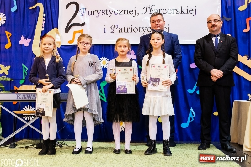 Zdjęcie w galerii na portalu naszraciborz.pl: II Powiatowy Festiwal Piosenki Turystycznej, Harcerskiej i Patriotycznej w Krzanowicach wiadomości z regionu