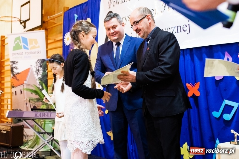 Zdjęcie w galerii na portalu naszraciborz.pl: II Powiatowy Festiwal Piosenki Turystycznej, Harcerskiej i Patriotycznej w Krzanowicach wiadomości z regionu
