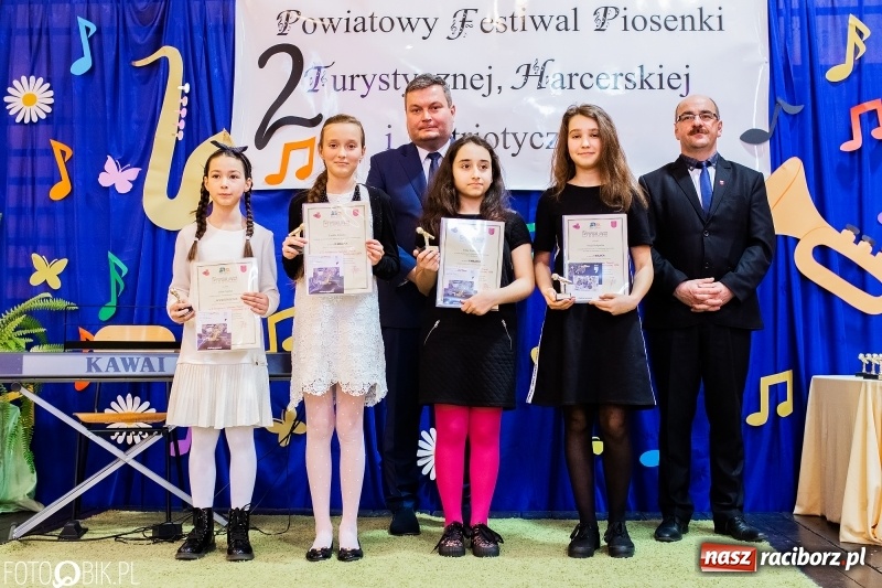 Zdjęcie w galerii na portalu naszraciborz.pl: II Powiatowy Festiwal Piosenki Turystycznej, Harcerskiej i Patriotycznej w Krzanowicach wiadomości z regionu