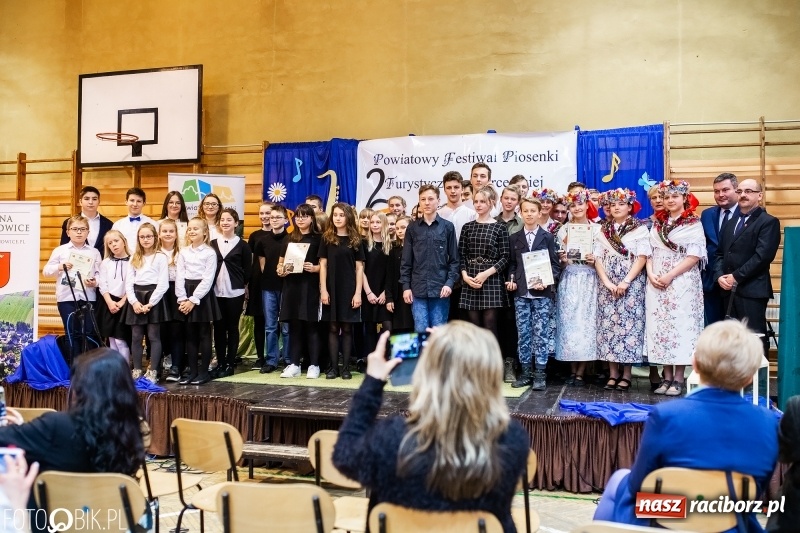 Zdjęcie w galerii na portalu naszraciborz.pl: II Powiatowy Festiwal Piosenki Turystycznej, Harcerskiej i Patriotycznej w Krzanowicach wiadomości z regionu