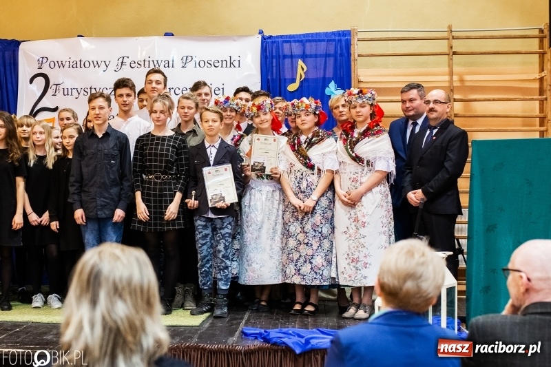 Zdjęcie w galerii na portalu naszraciborz.pl: II Powiatowy Festiwal Piosenki Turystycznej, Harcerskiej i Patriotycznej w Krzanowicach wiadomości z regionu