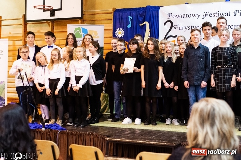 Zdjęcie w galerii na portalu naszraciborz.pl: II Powiatowy Festiwal Piosenki Turystycznej, Harcerskiej i Patriotycznej w Krzanowicach wiadomości z regionu