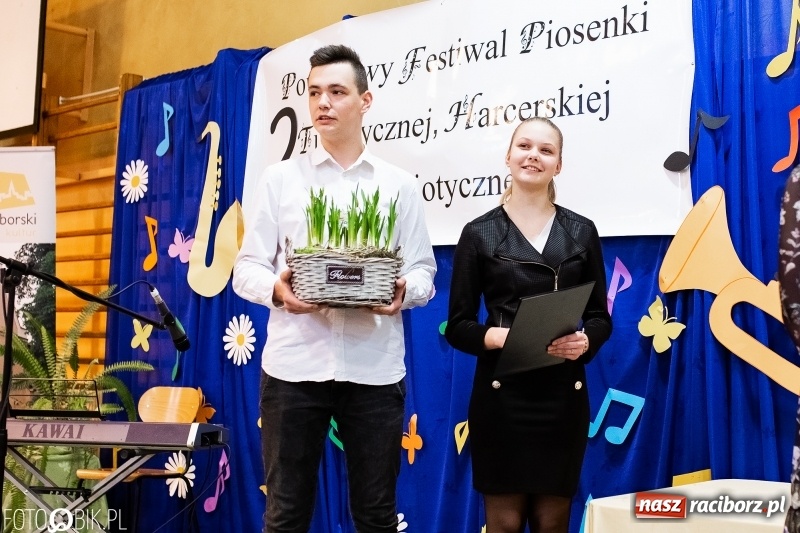 Zdjęcie w galerii na portalu naszraciborz.pl: II Powiatowy Festiwal Piosenki Turystycznej, Harcerskiej i Patriotycznej w Krzanowicach wiadomości z regionu