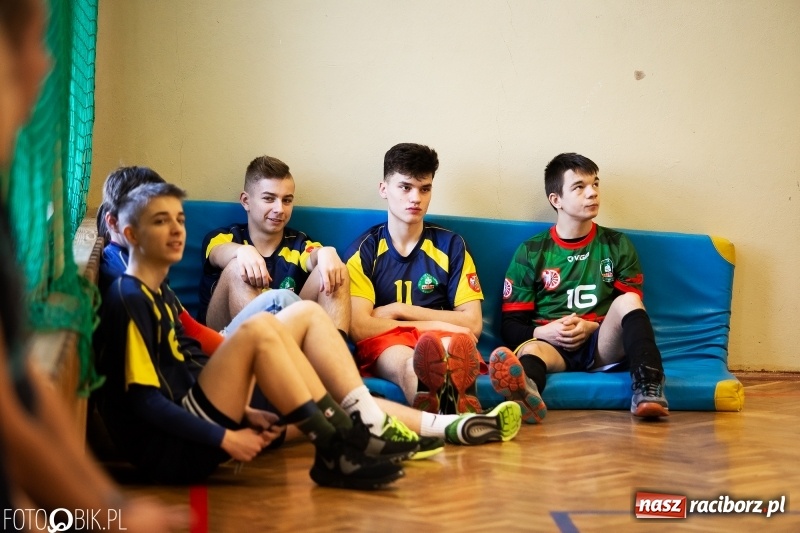 Zdjęcie w galerii na portalu naszraciborz.pl: Finały miejskie w siatkówce chłopców za nami wiadomości z regionu