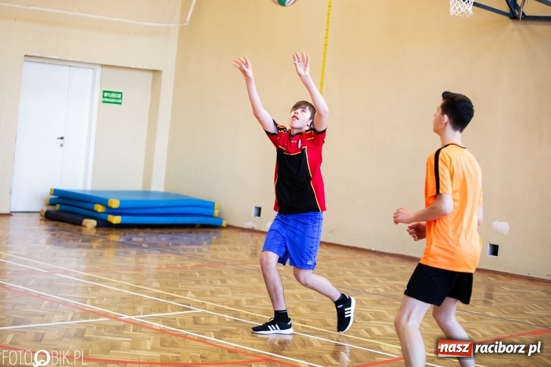 Zdjęcie w galerii na portalu naszraciborz.pl: Finały miejskie w siatkówce chłopców za nami wiadomości z regionu