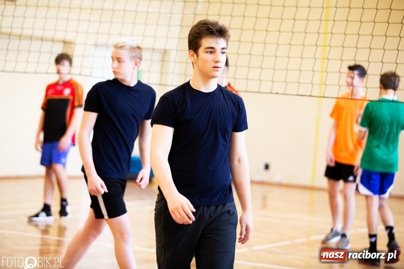 Zdjęcie w galerii na portalu naszraciborz.pl: Finały miejskie w siatkówce chłopców za nami wiadomości z regionu