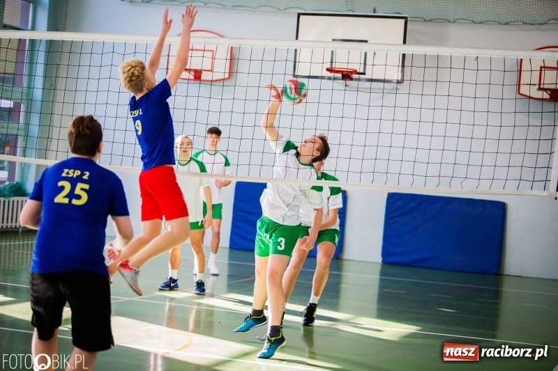 Zdjęcie w galerii na portalu naszraciborz.pl: Finały miejskie w siatkówce chłopców za nami wiadomości z regionu