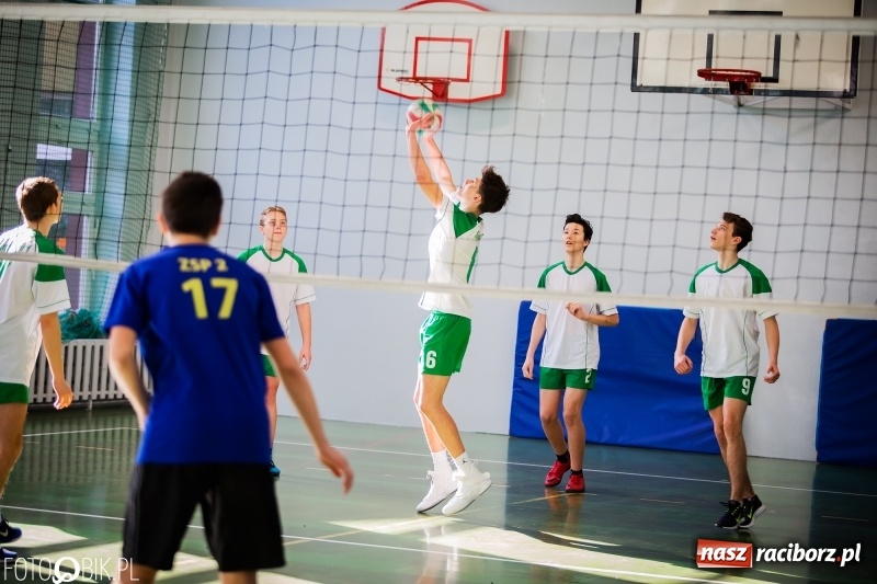 Zdjęcie w galerii na portalu naszraciborz.pl: Finały miejskie w siatkówce chłopców za nami wiadomości z regionu