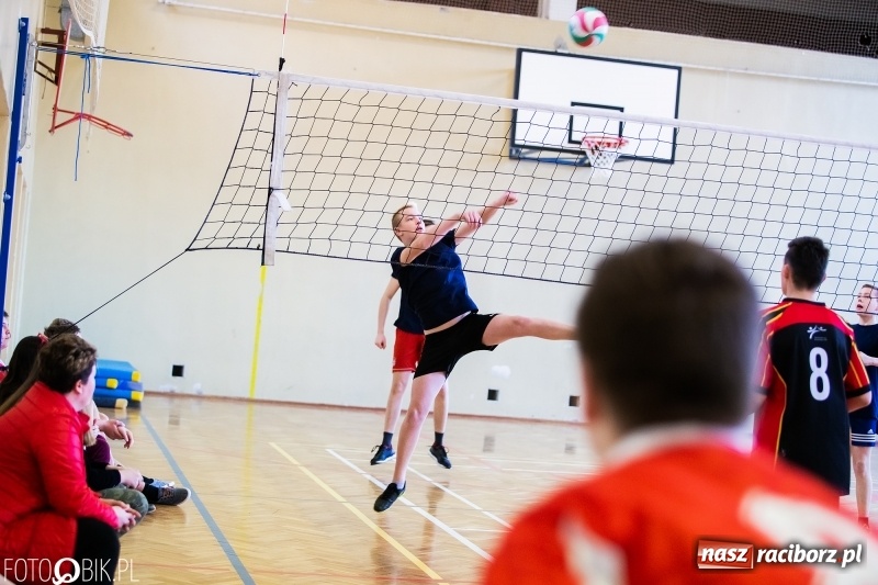 Zdjęcie w galerii na portalu naszraciborz.pl: Finały miejskie w siatkówce chłopców za nami wiadomości z regionu