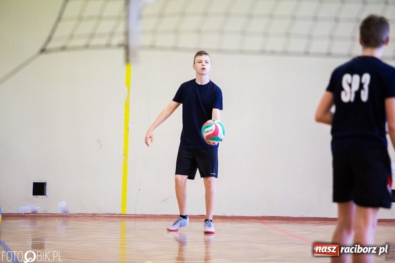 Zdjęcie w galerii na portalu naszraciborz.pl: Finały miejskie w siatkówce chłopców za nami wiadomości z regionu