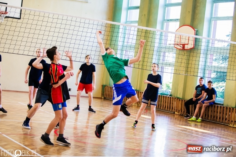 Zdjęcie w galerii na portalu naszraciborz.pl: Finały miejskie w siatkówce chłopców za nami wiadomości z regionu